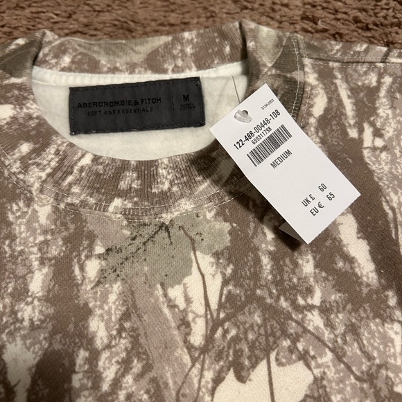 Abercrombie Essential Crew Sweatshirt - Picture 3 of 3